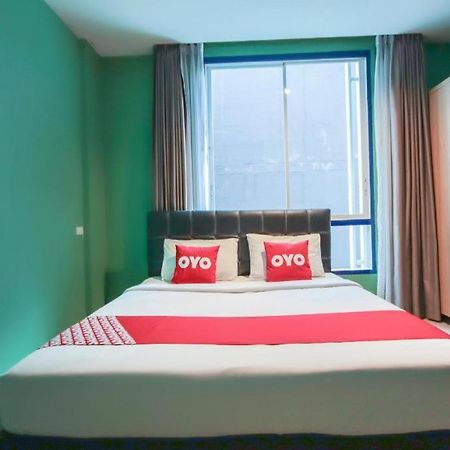 โอโย 1162 ฉลอง โฮม เพลส Hotel ภายนอก รูปภาพ
