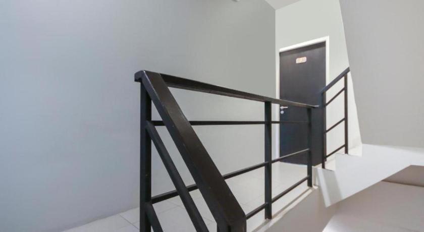 โอโย 1162 ฉลอง โฮม เพลส Hotel ภายนอก รูปภาพ
