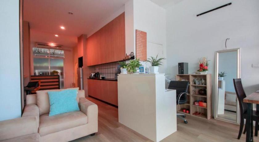 โอโย 1162 ฉลอง โฮม เพลส Hotel ภายนอก รูปภาพ