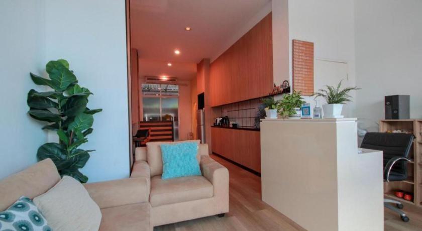 โอโย 1162 ฉลอง โฮม เพลส Hotel ภายนอก รูปภาพ